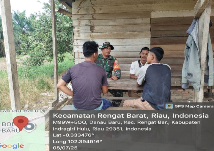 Mewujudkan Keakraban, Babinsa Komsos Dengan Warga Binaan Desa Danau Baru