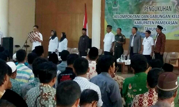 Bupati Kukuhkan POKTAN dan GAPOKTAN Se - Pamekasan