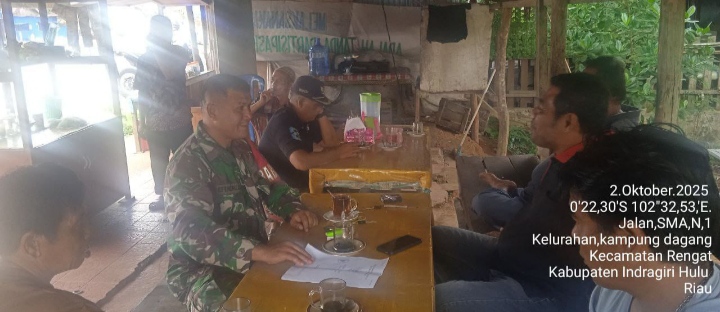 Jaga Hubungan Baik Babinsa koramil 01/Rengat, Bersilahtuhrahmi Di Kelurahan Kamdag