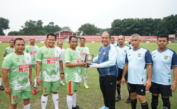 Bupati Asahan Buka Turnamen Sepak Bola Usia 35 Plus