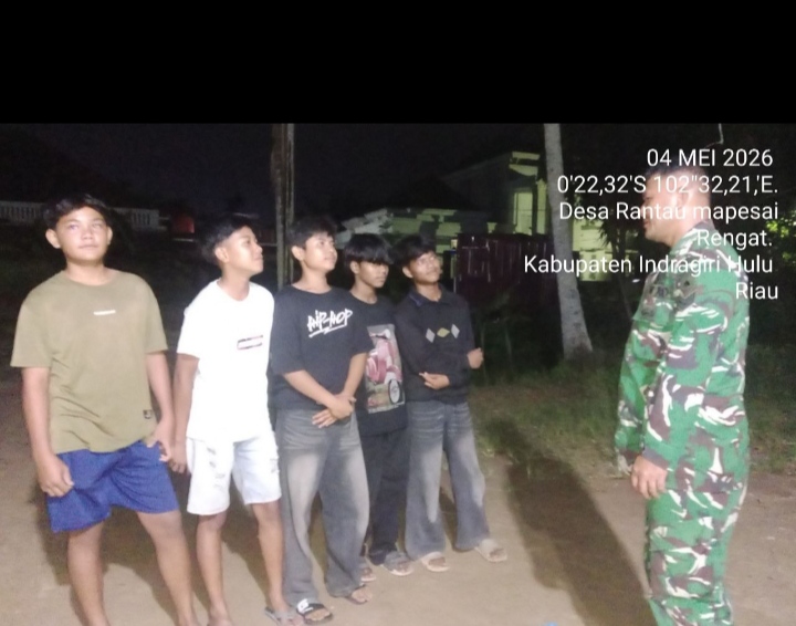 Patroli Malam Babinsa sambanggi pemuda di desa warga Binaan