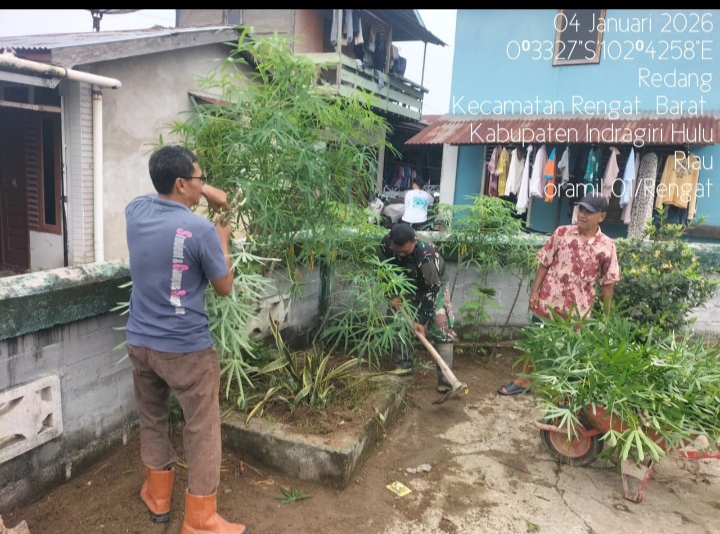 Babinsa Koramil 01/Rengat Ajak Masyarakat Desa Binaan Untuk Laksanakan Karya Bhakti