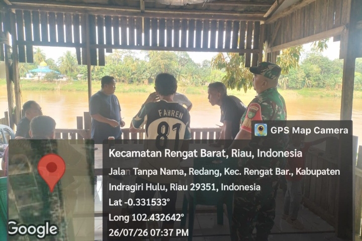 Meriahkan Event Pacu Sampan Babinsa Koramil 01/Rengat Ajak Warga Junjung Sportivitas