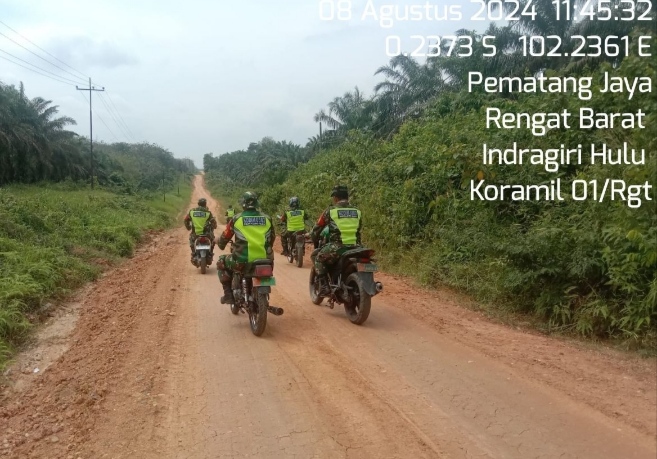 Hari Panas Terik Anggota Koramil 01/Rengat Gencar Patroli dan Sosialisasi Karhutla di Wilayah Binaan