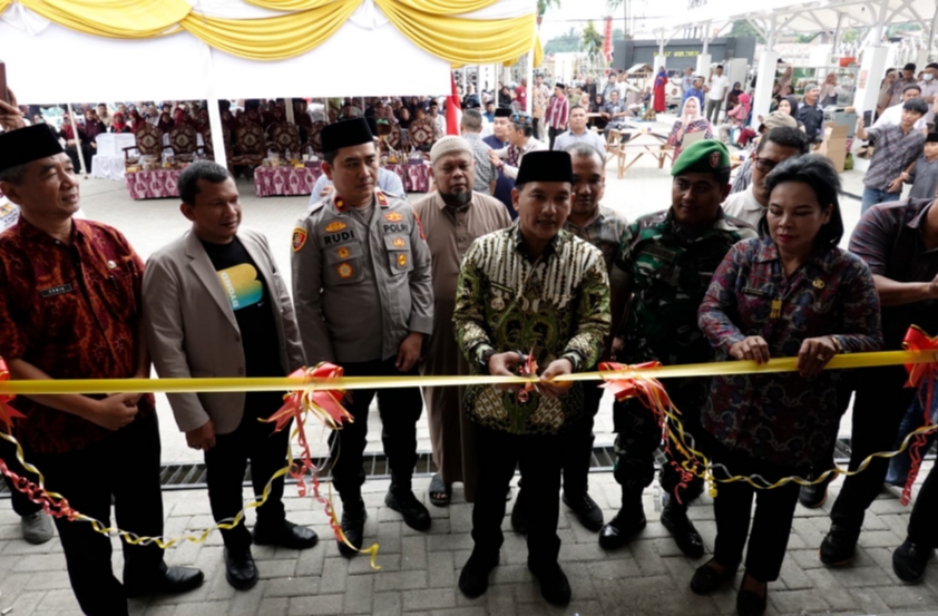 Wali Kota Tebing Tinggi H Iman Irdian Saragih Resmikan Pusat Kuliner Masjid Agung