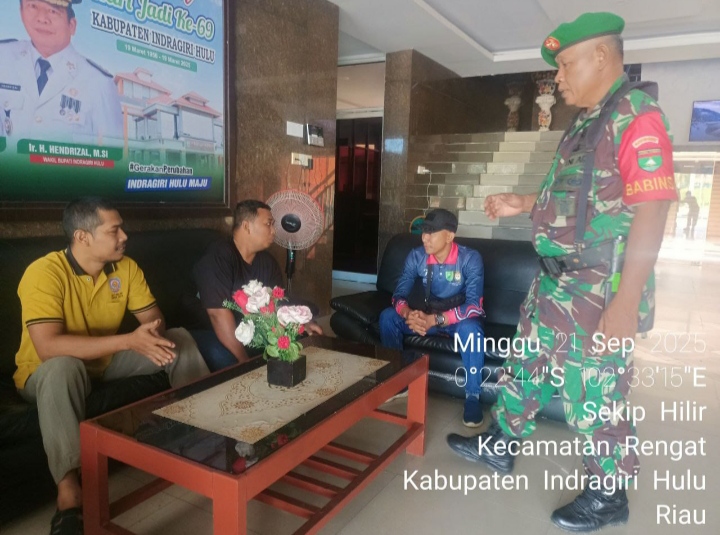 Dihari Libur Babinsa Tetap Jalin Silaturahmi Dengan Kades Dan Perangkat Desa Binaan