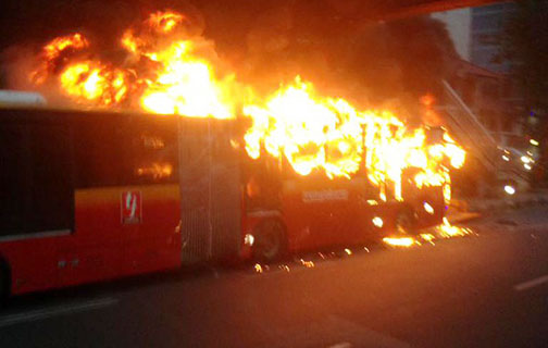 Bus TransJ Gandeng Terbakar di Depan BNN