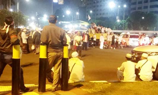 Massa Demonstran Tiba di Gedung DPR