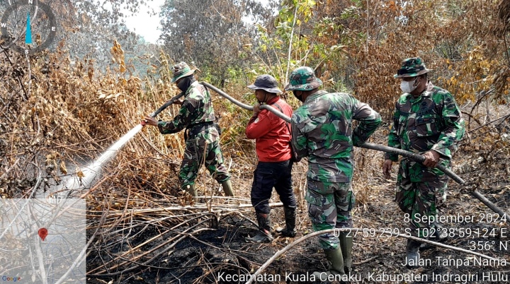 Sulitnya Medan Yang Dilalui Namun Upaya Pemadaman Karhutla Desa Kuala Cenaku terus berlanjut