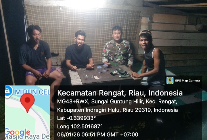 Untuk Tetap Pastikan Wilayah Aman,Babinsa Melaksakan Patroli Malam Telusuri Wilayahnya