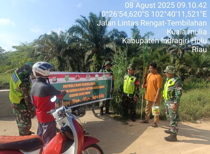 Babinsa Koramil 01/Rengat Koptu Mukhlis Berikan Sosialisasi Di Desa Kuala Mulia Terkait Karhutla