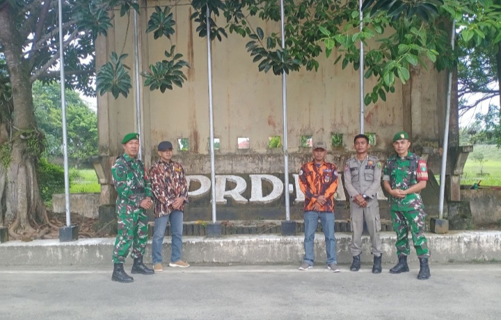 Masih Laksanakan Patroli Mandiri, Anggota Koramil 01/Rengat Bersama Ormas Pantau Kantor Pemerintahan