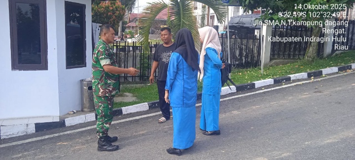Babinsa Temui Pemuda Dan Pemudi Kelurahan Kamdag Untuk Jalankan Komsos