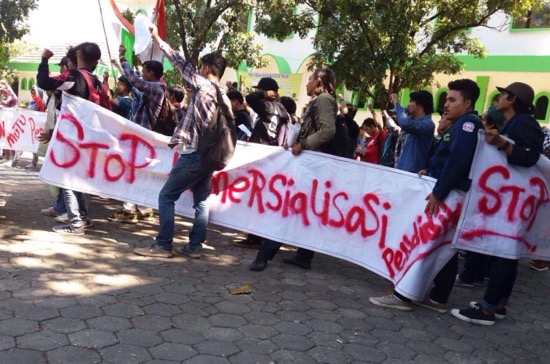 Diduga Tidak Transparan, Unisma di Demo Mahasiswanya