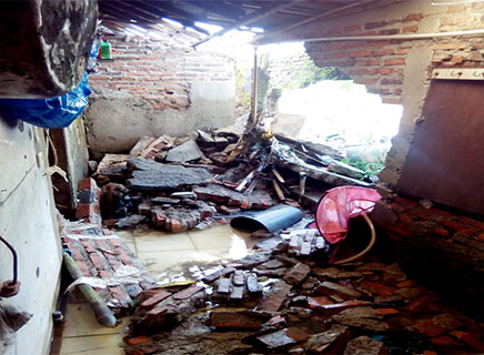 Pondok Labu Banjir, Tiga Tembok Rumah Jebol