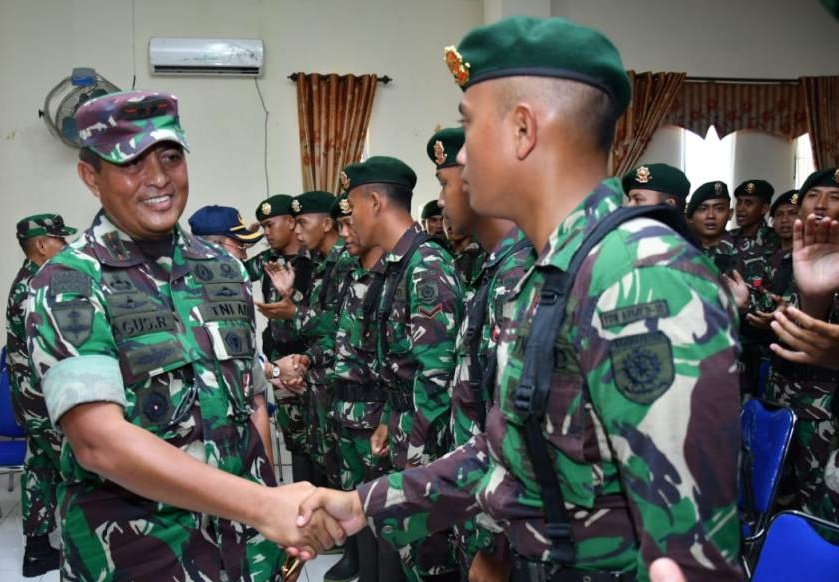 Pangdivif 1/Kostrad Tinjau Karhutla Lewat Udara