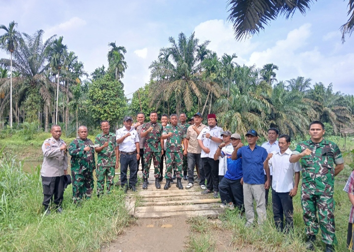 Dandim 0302/Inhu Dampingi Tim Zibang Survei Jembatan Yang Menghubungkan Desa Ringin Dan Desa Belimbing