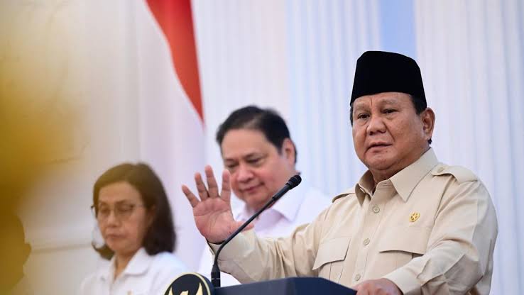 Kabar Gembira! Presiden Prabowo Beri Kado Lebaran 2025: THR Maret, Diskon Tarif Tol, dan Tiket Pesawat Murah