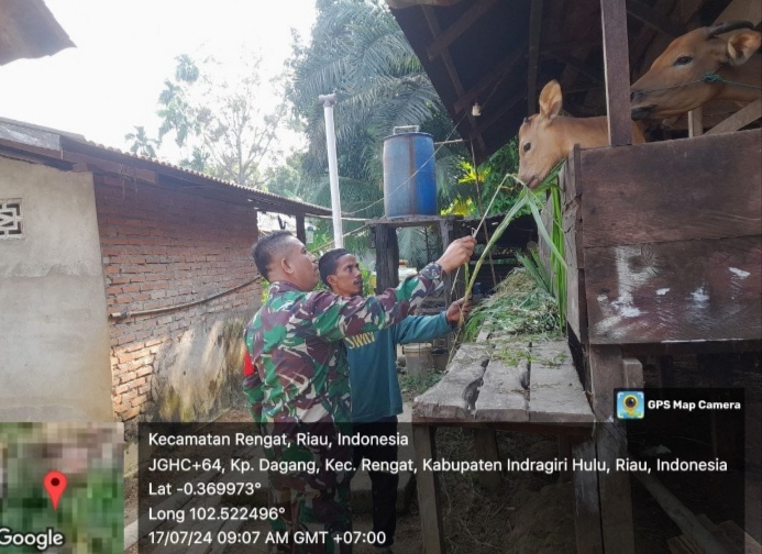 Peternak Sapi Disambangi Oleh Babinsa Koramil 01/Rgt Dan Laksanakan Komsos, Ini Katanya.