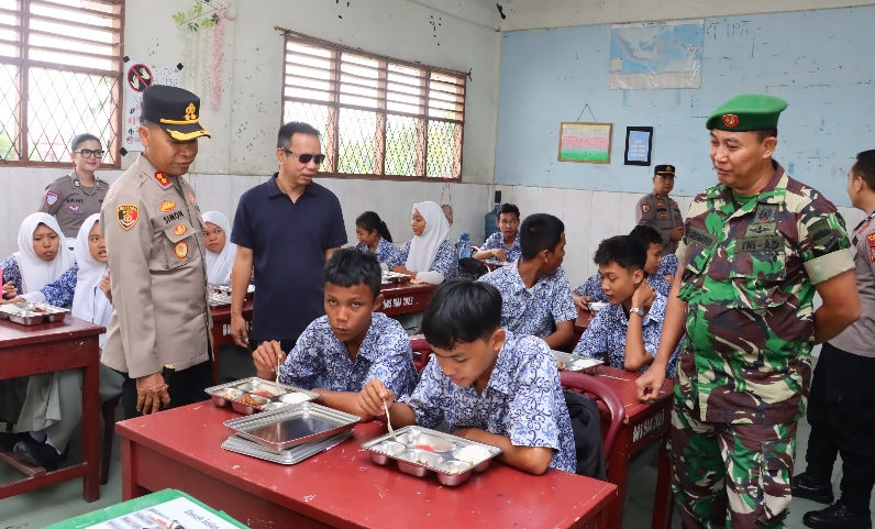 Kapolres Tebing Tinggi Hadiri Launching Program Makan Bergizi Gratis di SMA Swasta RA Kartini