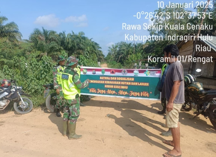 Jalur Patroli Meliputi Perkebunan Dan Hutan Anggota Koramil 01/Rengat Lakukan Patroli Dan Sosialisasi Karhutla