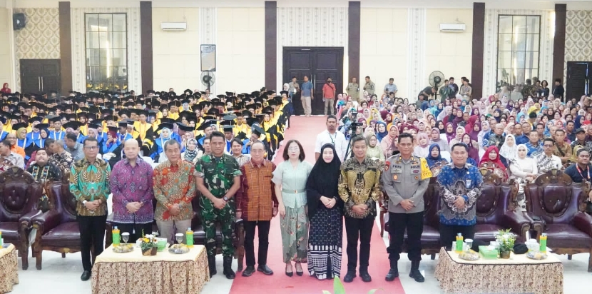 Kabag SDM Wakili Kapolres Hadiri  Wisuda STIE Bina Karya Tebingtinggi