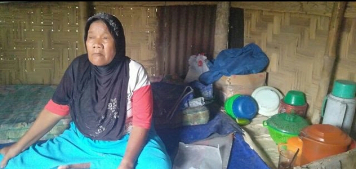 Nenek Asnah Warga Silau Rakyat Tinggal di Gubuk Reot