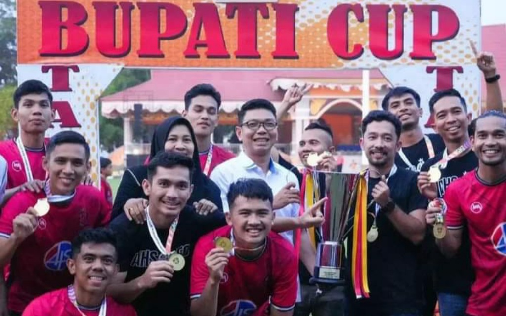 Turnamen Sepak Bola Bupati Cup Kuansing Di tutup Oleh Pj Sekda Fahdiansyah