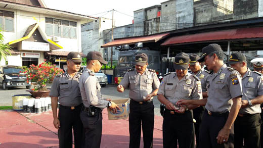 Peduli Bocah Penderita Kanker Mata,  Perwira dan Personel Polres Inhil Kumpulkan Sumbangan