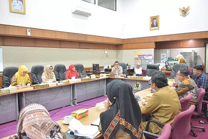 Pansus DPRD Riau Rapat Ranperda Penyelenggaraan Pariwisata Berbudaya Melayu