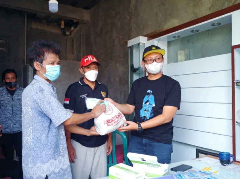 Rizky Apriwijaya Sambangi Dapil Bekasi Guna Membagikan Bantuan Sembako Kepada Warga