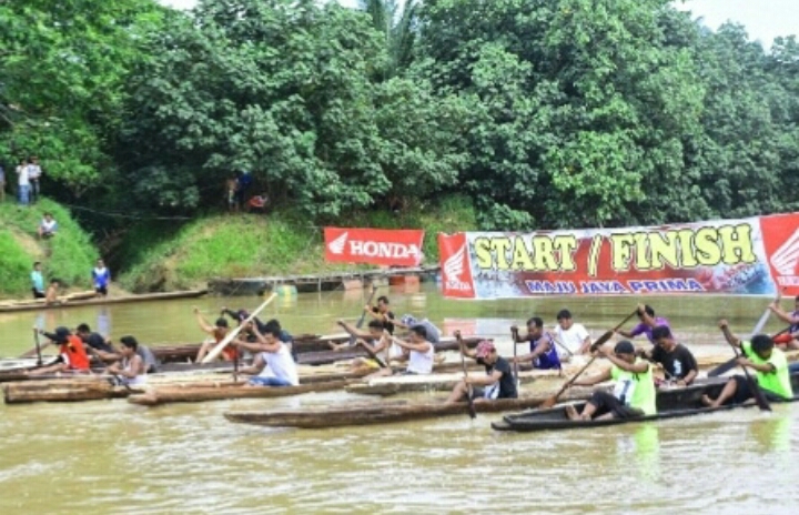 Meriahkan HUT RI Ke 74, Pemkab Aceh Tamiang Gelar Lomba Dayung Sampan