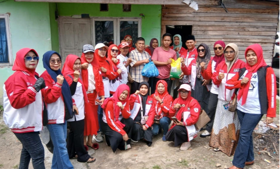 RJB LIRA Bagikan Paket Sembako ke Warga di Kelurahan Perhentian Marpoyan