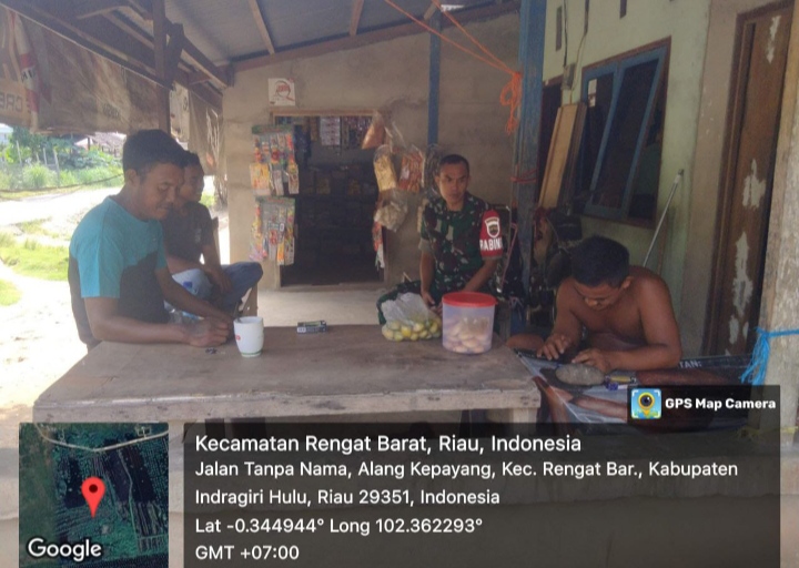 Lebih Dekat Dan Lebih Akrab Babinsa Koramil 01/Rengat Komsos Dengan Warga Binaan