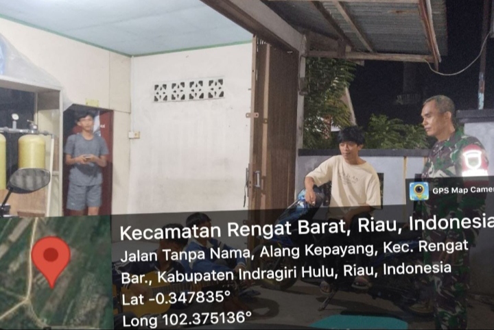 Babinsa Koramil 01/Rengat Tingkatkan Patroli Malam untuk Ciptakan Wilayah Aman dan Kondusif