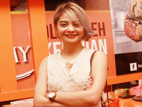 Tiwi Lirik Dunia Usaha