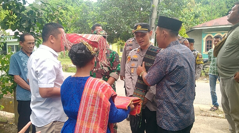 Perkuat Sinergi, Kapolsek Sipispis Silaturahmi dengan Tokoh Adat