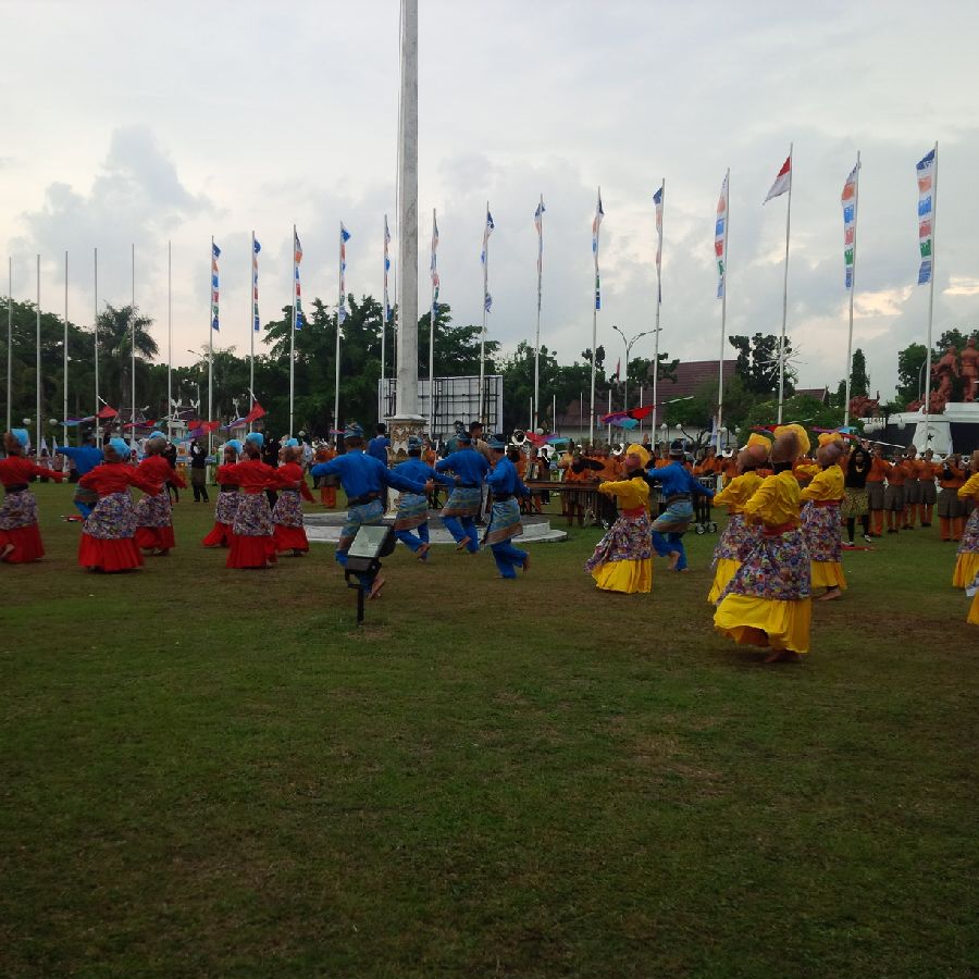 Ratusan Peserta Semarakkan Pawai Pembukaan PTQ