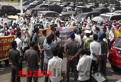 Insentif Tidak Keluar, Pegawai Demo Kantor Gubri