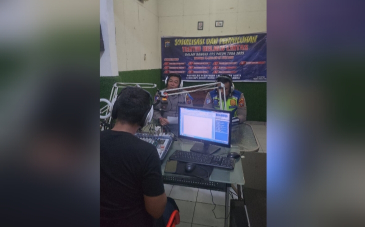 Polres Tebing Tinggi Sosialisasikan Ops Patuh Toba 2025 Melalui Siaran Radio DIS FM