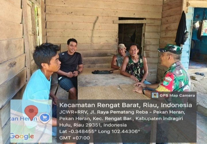 Monitor Situasi Di Wilayah Binaan Babinsa Turun Lakukan Komsos