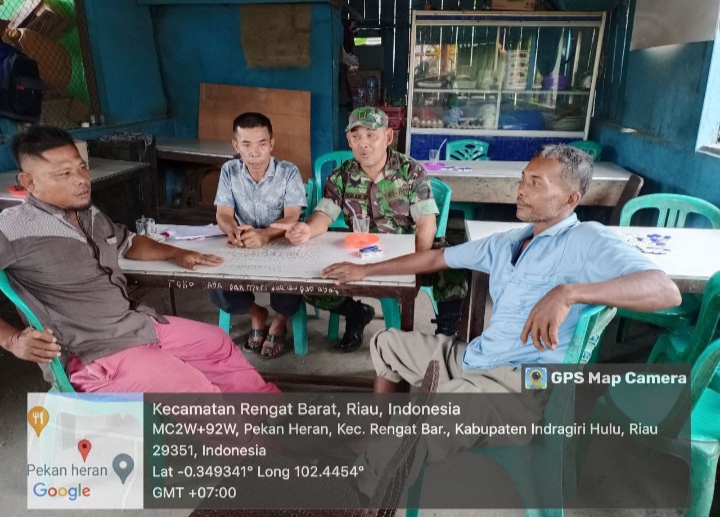 Babinsa Lakukan Komsos Di Wilayah Desa Binaan Jalin Hubungan Silaturrahmi Di Desa Pekan Heran