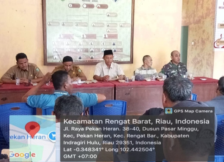 Babinsa Koramil 01/Rengat Hadiri Rapat Pemilihan Pengurus Bumdes Desa Pekan Heran
