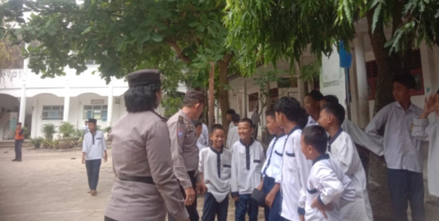 Sambangi Pelajar di SMP Negeri 9, Sat Binmas Polres Tebing Tinggi Berikan Penyuluhan