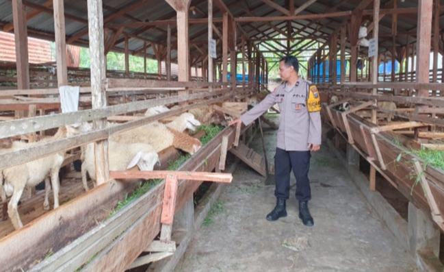 Polres Tebing Tinggi Dukung Ketahanan Pangan Melalui Peternakan Kambing