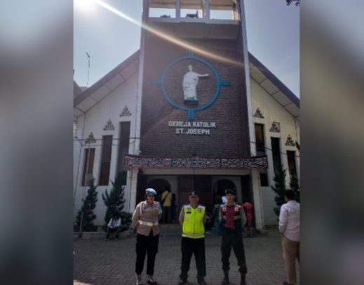 Polres Tebing Tinggi Pengamanan Gereja Saat Ibadah Perayaan Kenaikan Isa Almasih