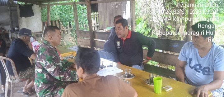 Babinsa Bersilaturahmi Diwilayah Binaan Kelurahan Kampung Dagang Dengan Masyarakat Sekitar Wisata