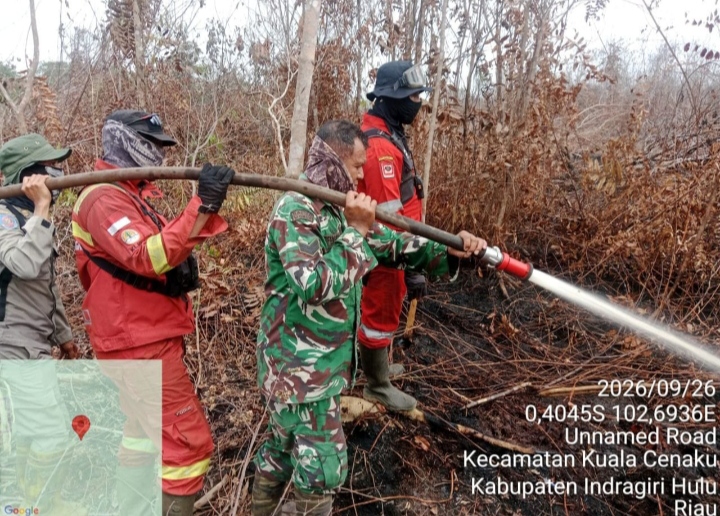 Babinsa dan Tim Gabungan Masih Padamkan Karhutla di Desa Pulau Jumat