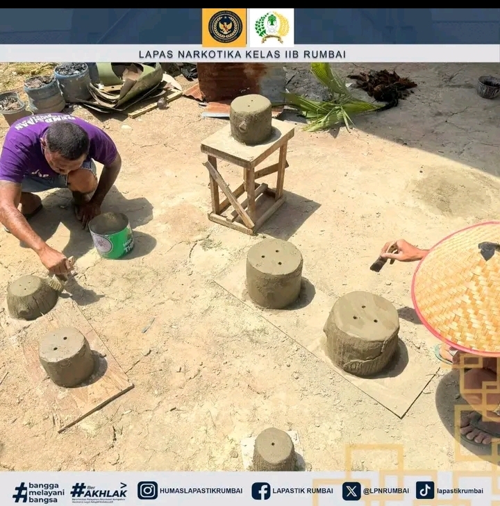 Terampil dan Mandiri, Lapas Narkotika Rumbai Kembali Lakukan Pengelasan Besi dan Pembuatan Pot Bunga