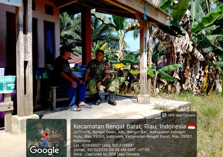 Babinsa Koramil 01/Rengat Sosialisasikan Penerimaan Prajurit TNI AD kepada Warga